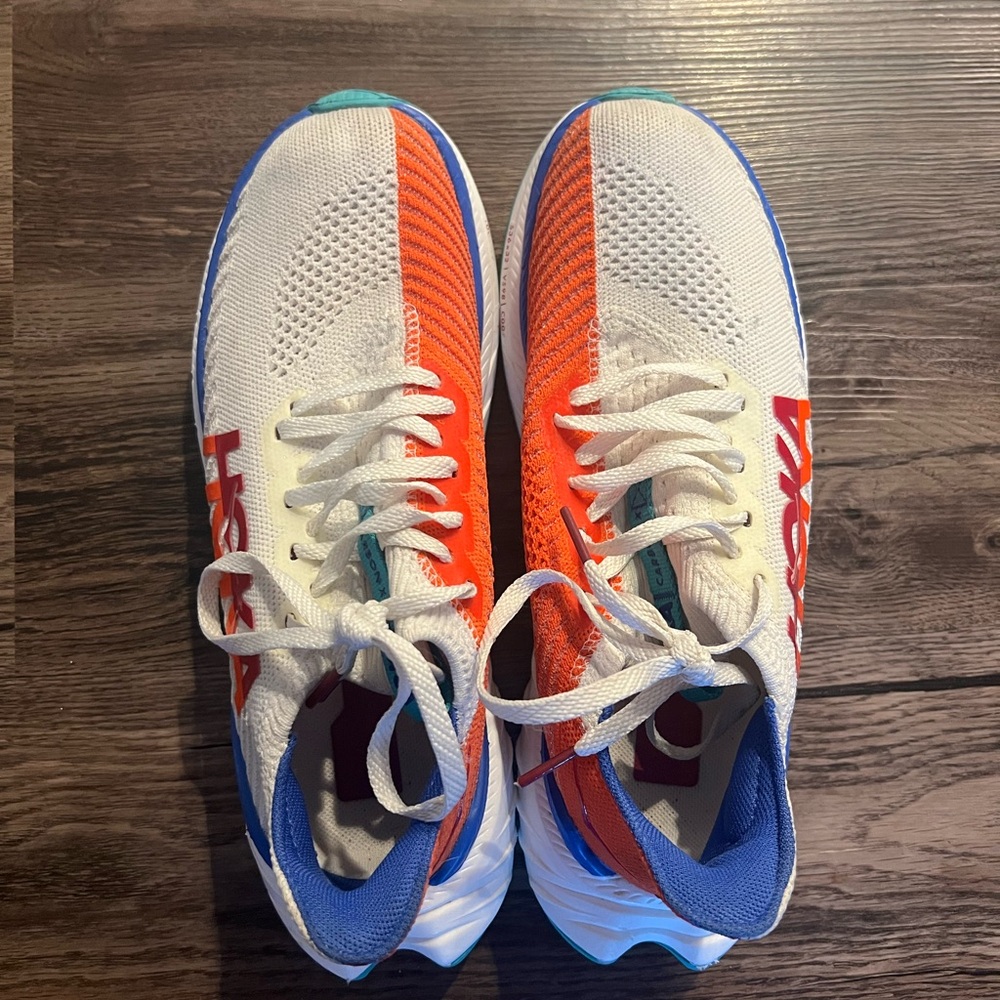 carbon plated hokas! size 5.5!